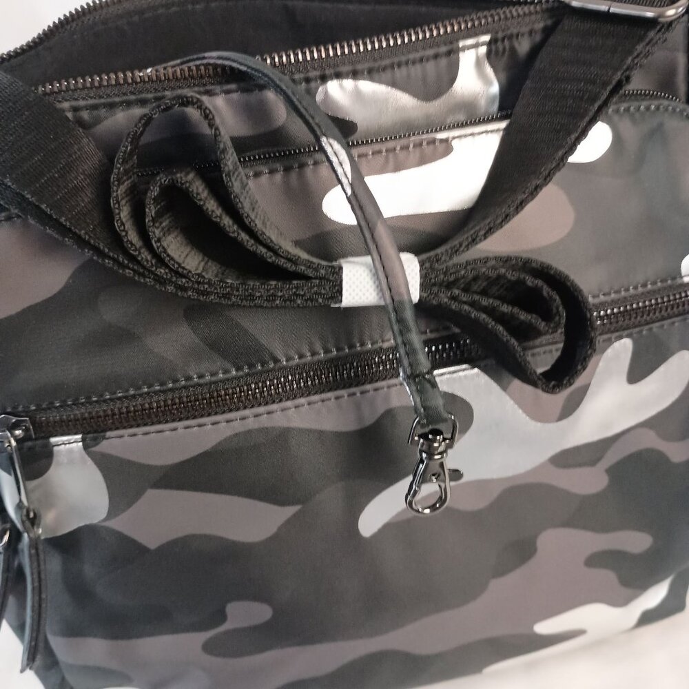 Time and Tru Brooke Gray Camo Nylon Crossbody Bag Multi Pocket NWT - Picture 7 of 10